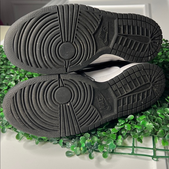 Nike Dunk Low Black and White, Size: 7Y - Picture 6 of 7